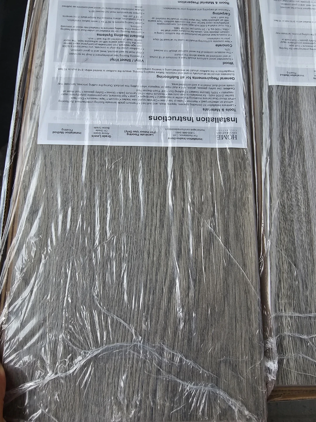 Home decorator Brookstone oak 12mm  waterproof laminate flooring - photo 2