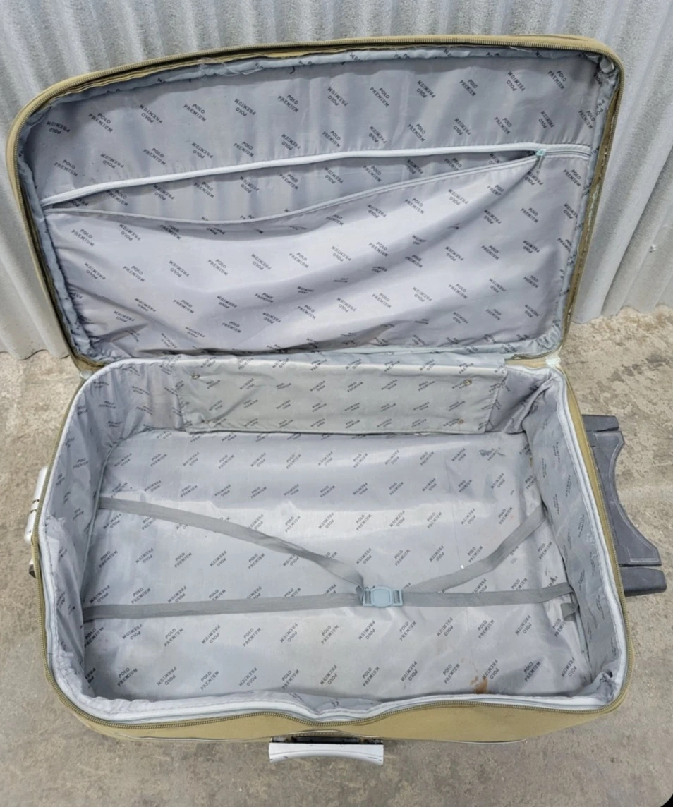 One way suitcase. Has some problems! - photo 4