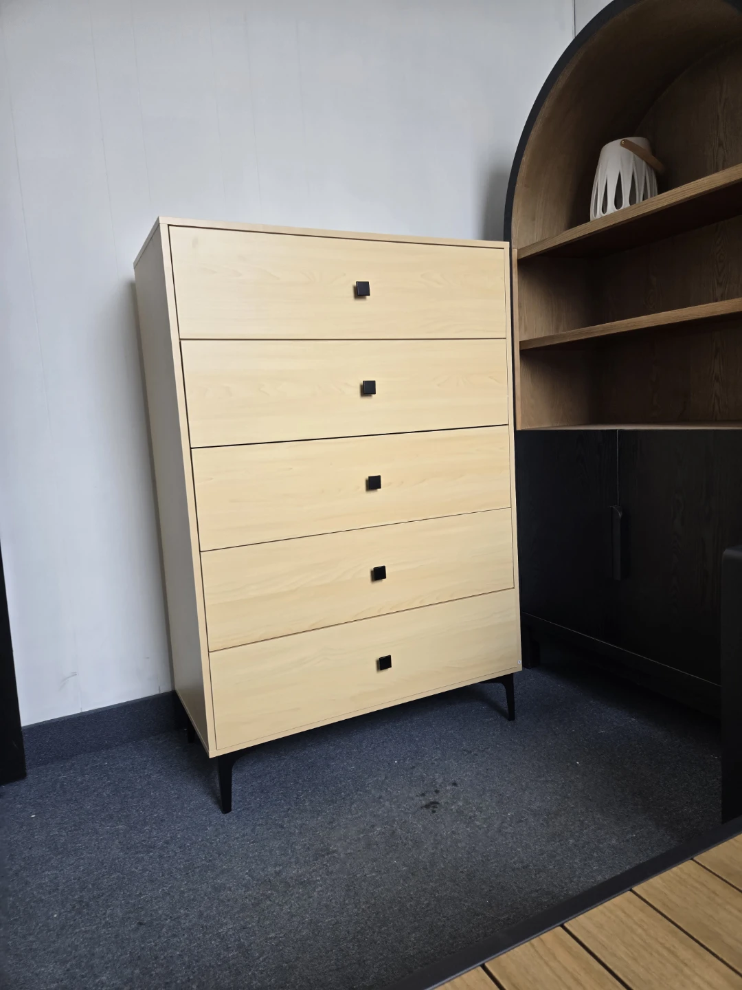 Light Wood 5-Drawer Dresser