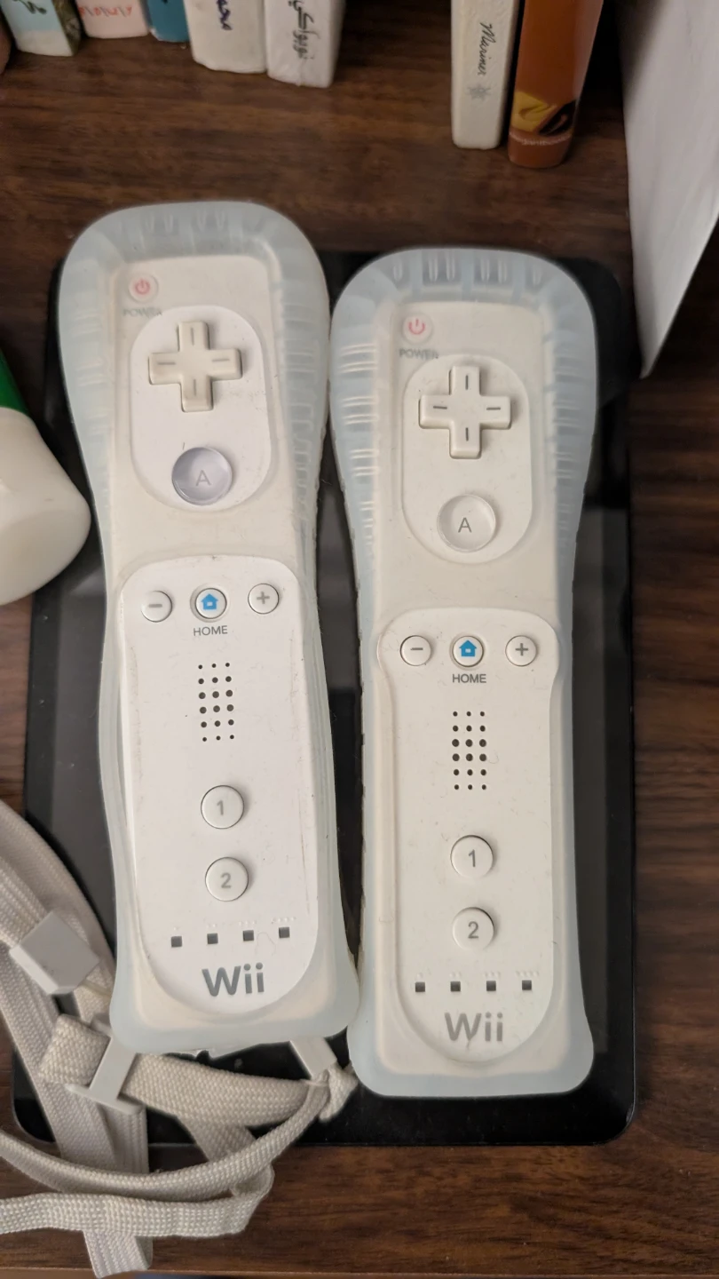 Wii Remote Controllers with Silicone Covers (2-Pack) - photo 2