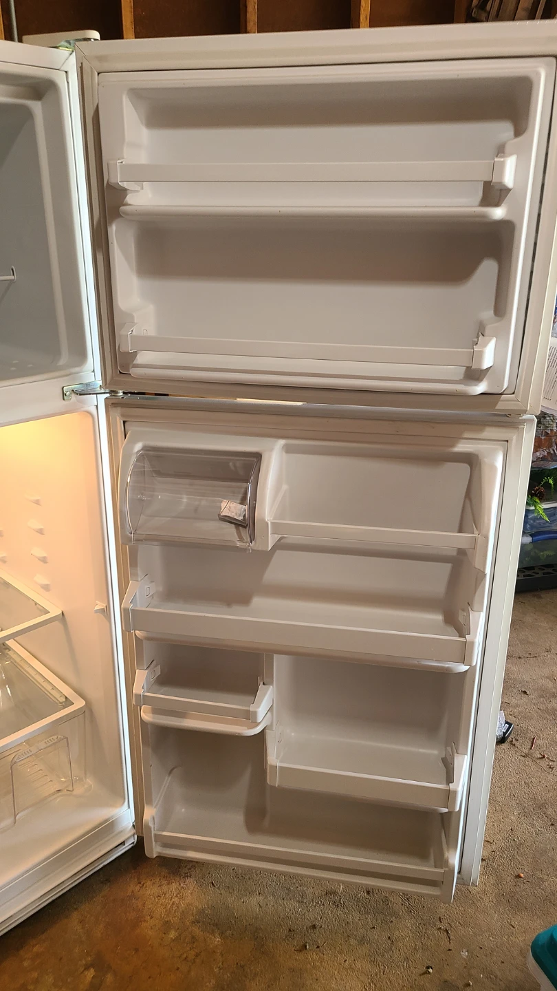 Whirlpool Refrigerator - photo 4