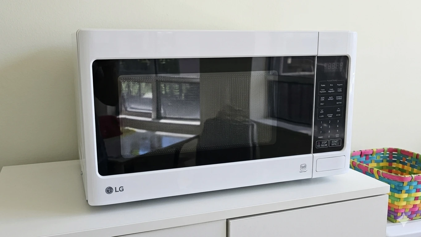 LG 1.5 cu ft Countertop Microwave - 1100W