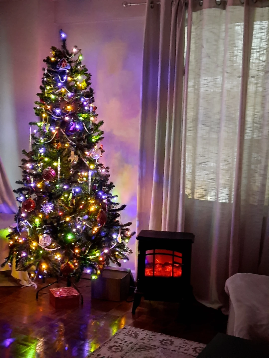 7.5 feet Artificial Christmas Tree with 2 mode Lights