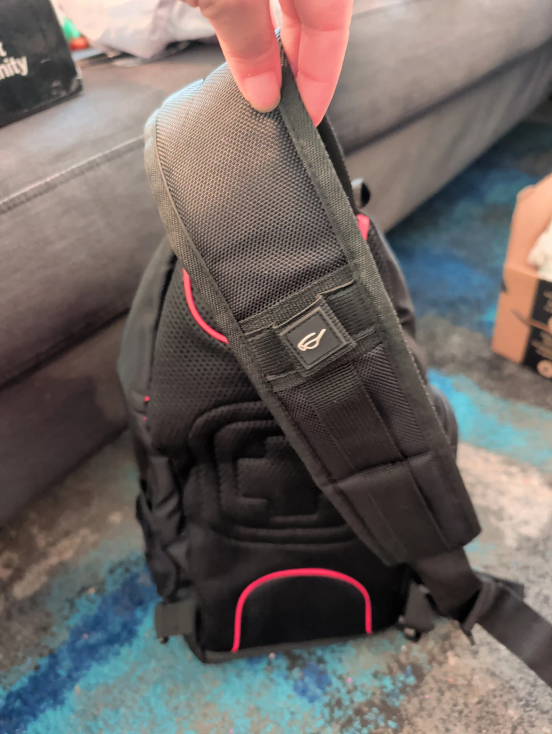 Black Swiss Gear Sling Backpack - photo 2