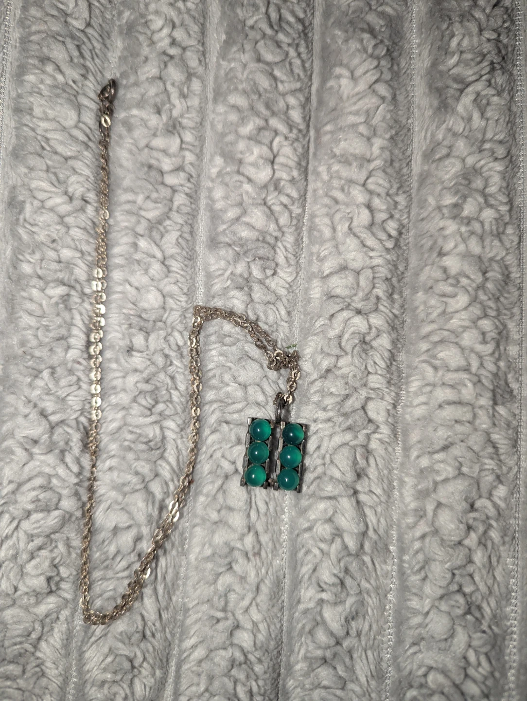 Costume Jewellery Silver-tone necklace with green pendant