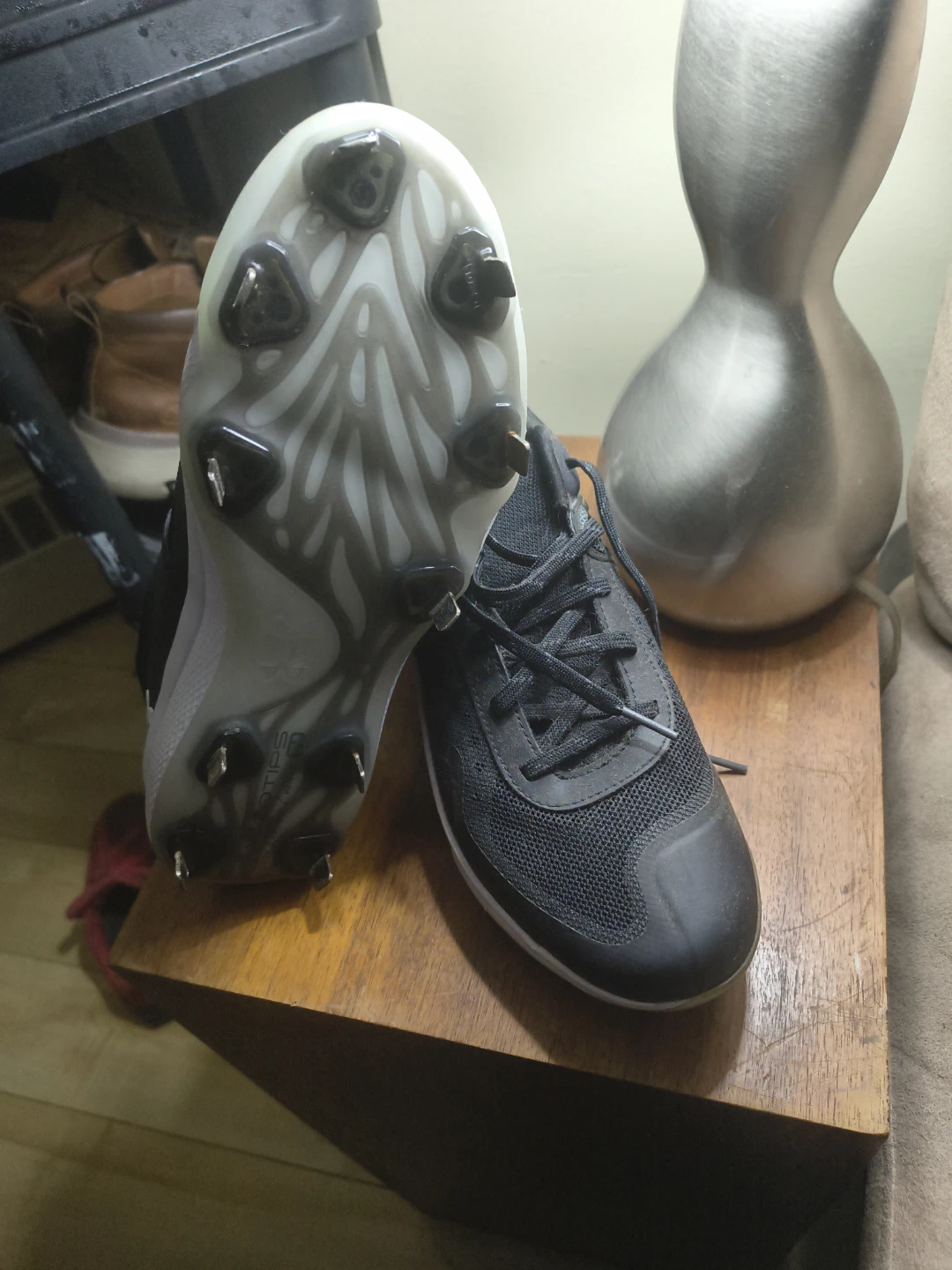 Size 9.5 Under Armour Baseball Cleats - photo 4