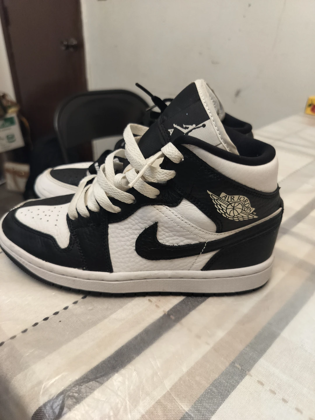 Air Jordan 1 Mid SE