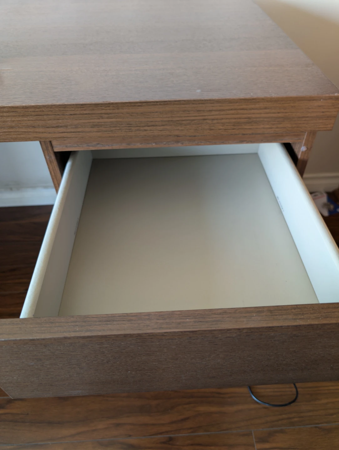 Desk - photo 4