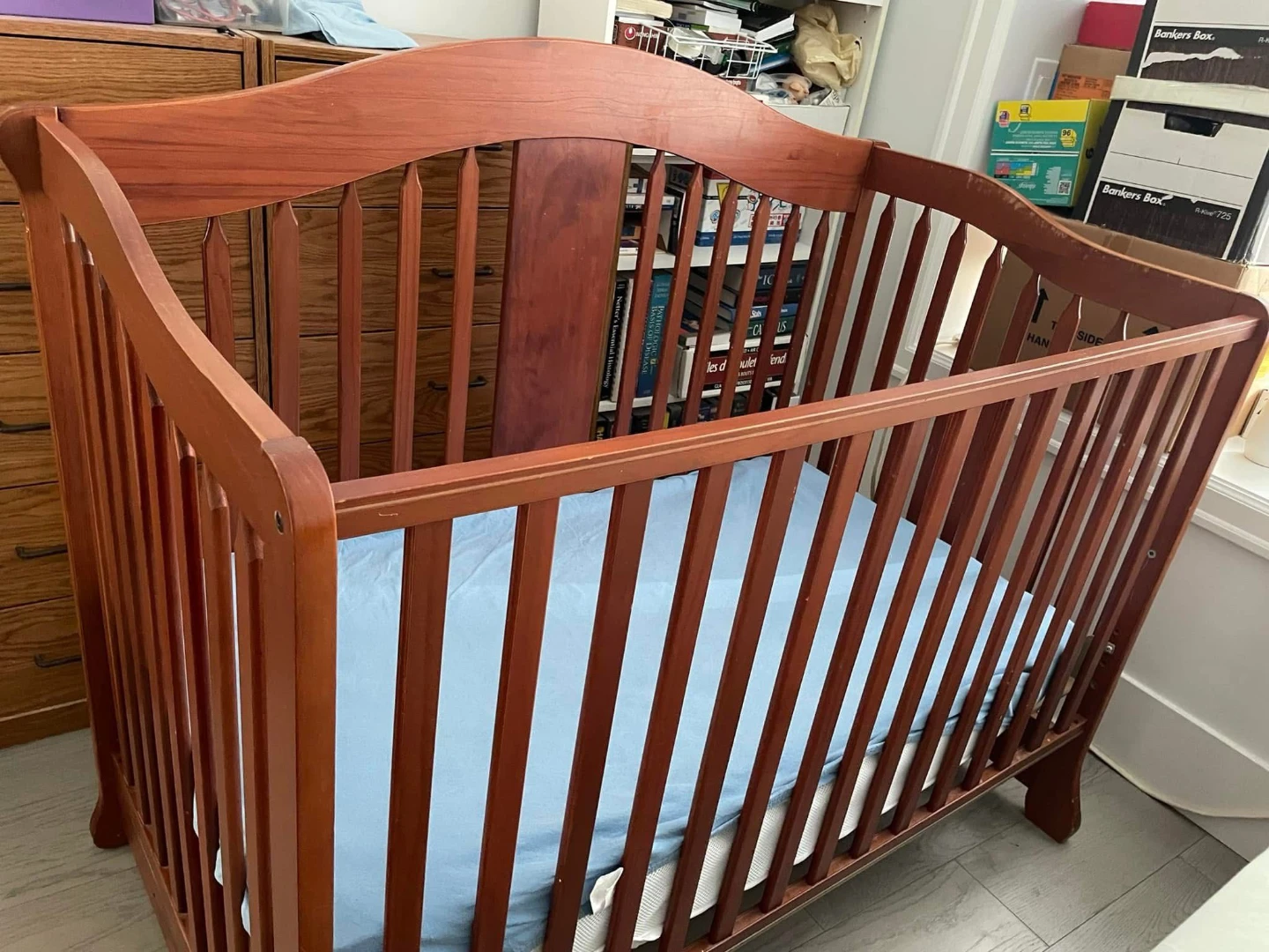 Wooden Baby Crib | No mattress ⚽