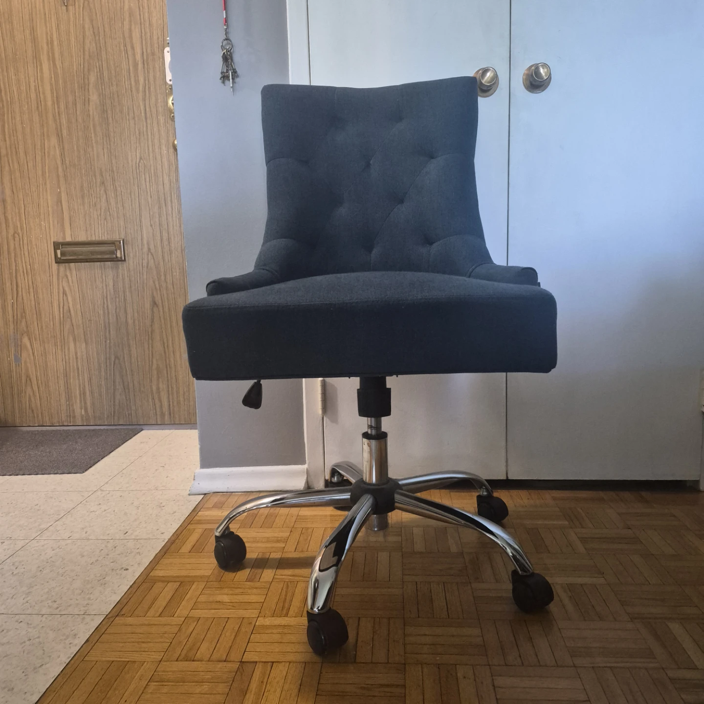 💺 Tufted Office Chair – $20 (Needs to go ASAP!)