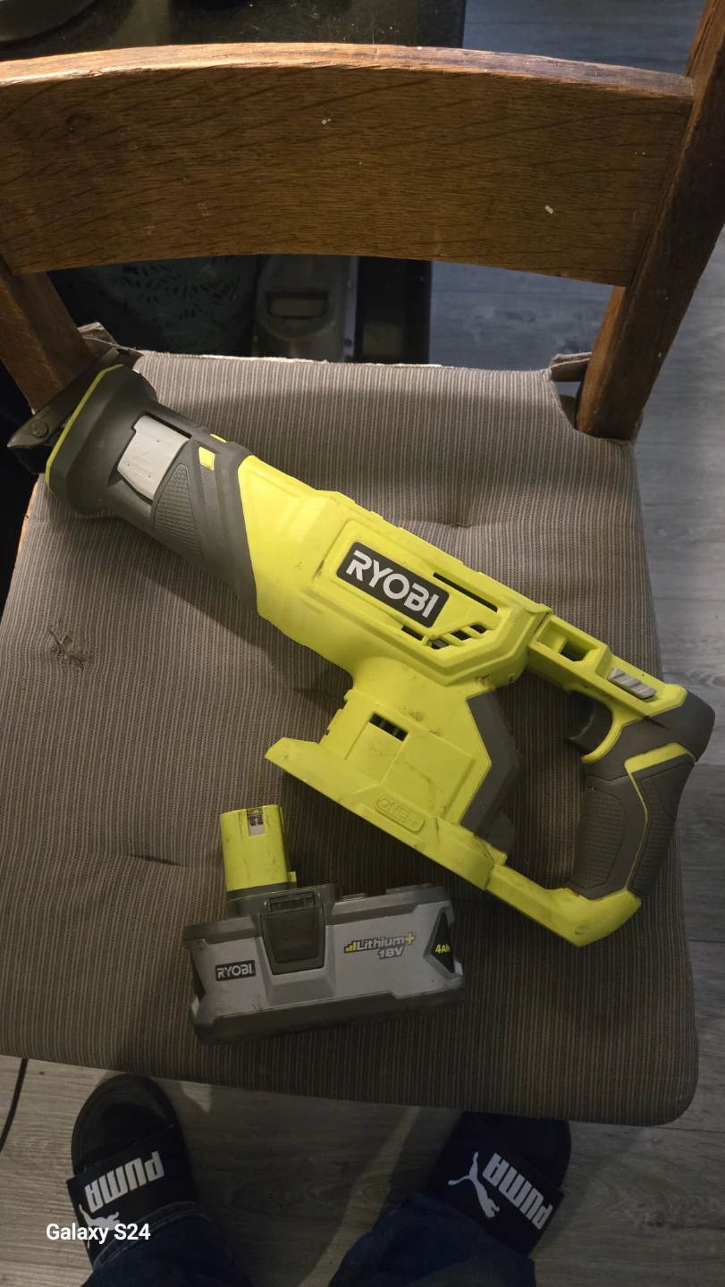 Ryobi ONE+ 18V Cordless Reciprocating Saw with 4.0Ah Battery