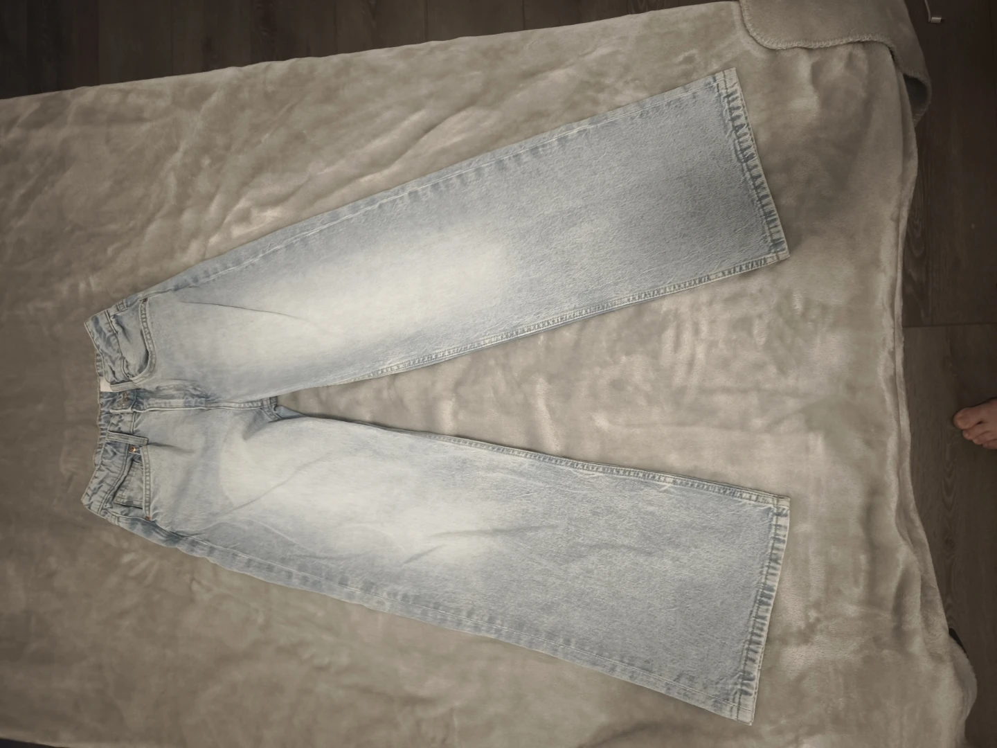 H&M Divided Light Wash Flared Jeans - photo 4
