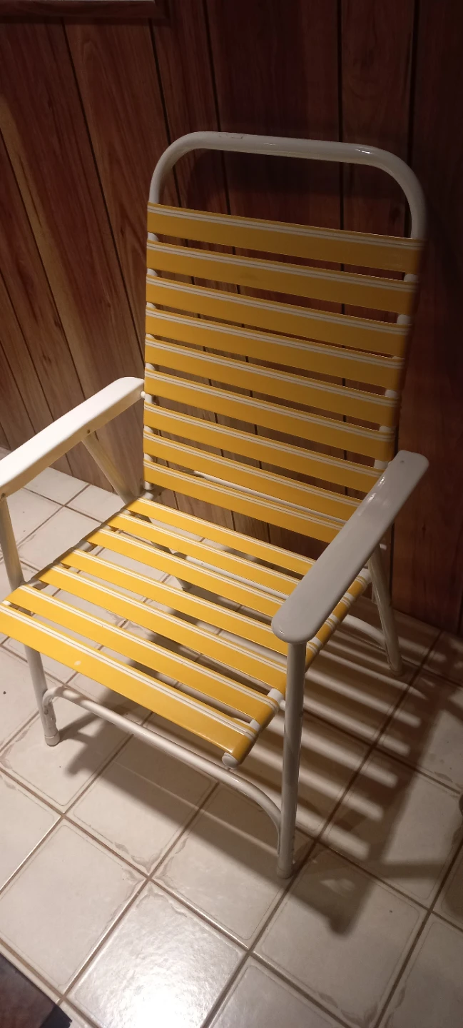 4 Yellow and 4 White Webbed Lawn Chair - photo 2