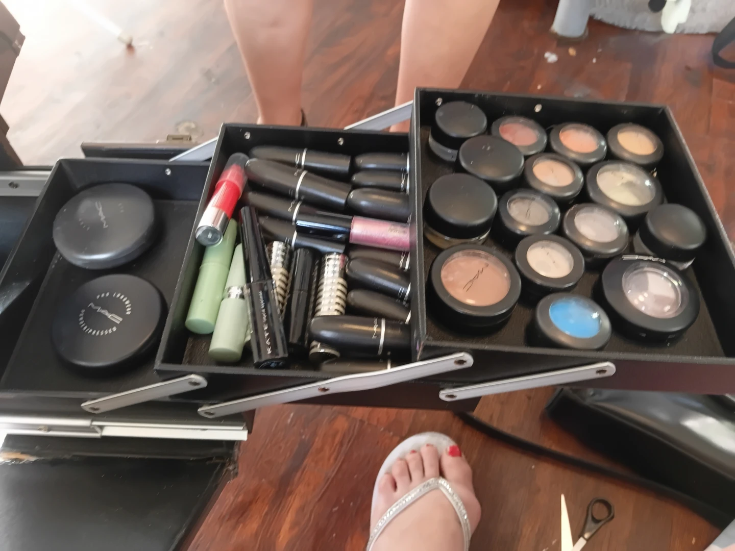 TENSUNVIS Rolling Makeup Case with MAC Cosmetics