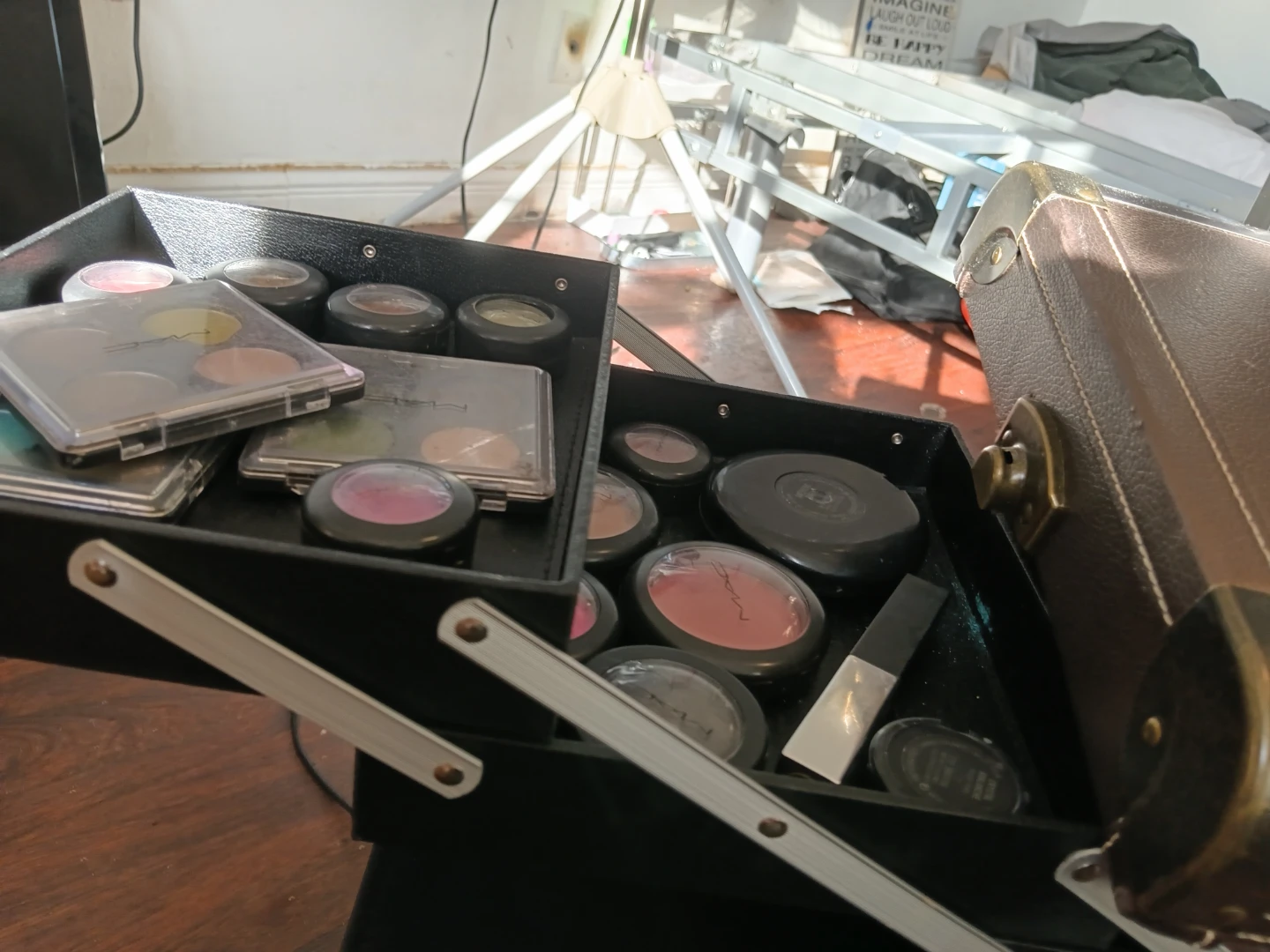 TENSUNVIS Rolling Makeup Case with MAC Cosmetics - photo 2