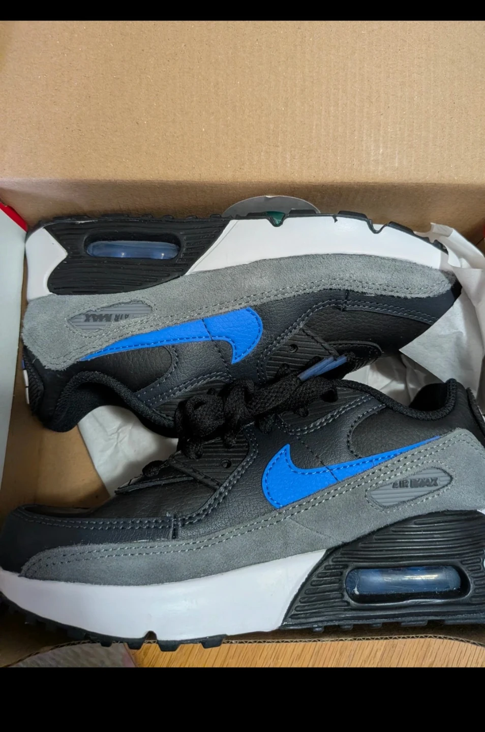 ⚽ Nike Air Max shoes (size 1Y)