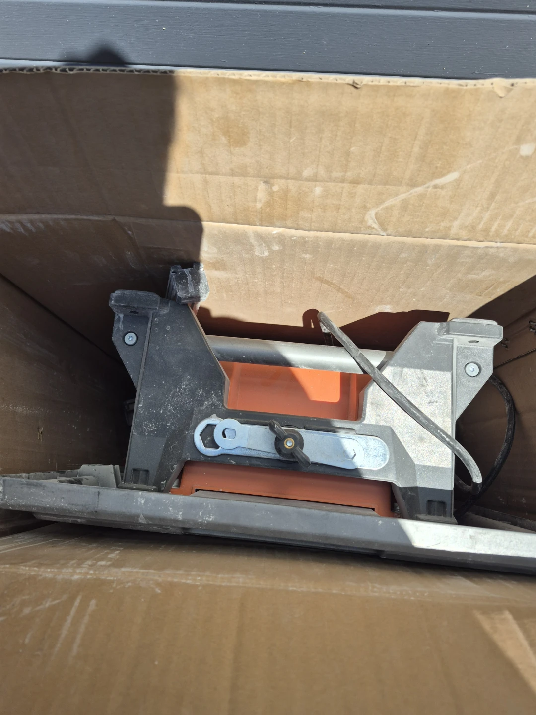 RIDGID 7 in. Table Top Wet Tile Saw - photo 3