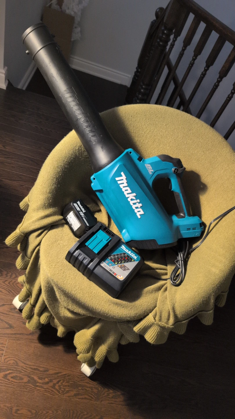 Makita DC18RC Battery Charger & 5.0Ah 18V Battery