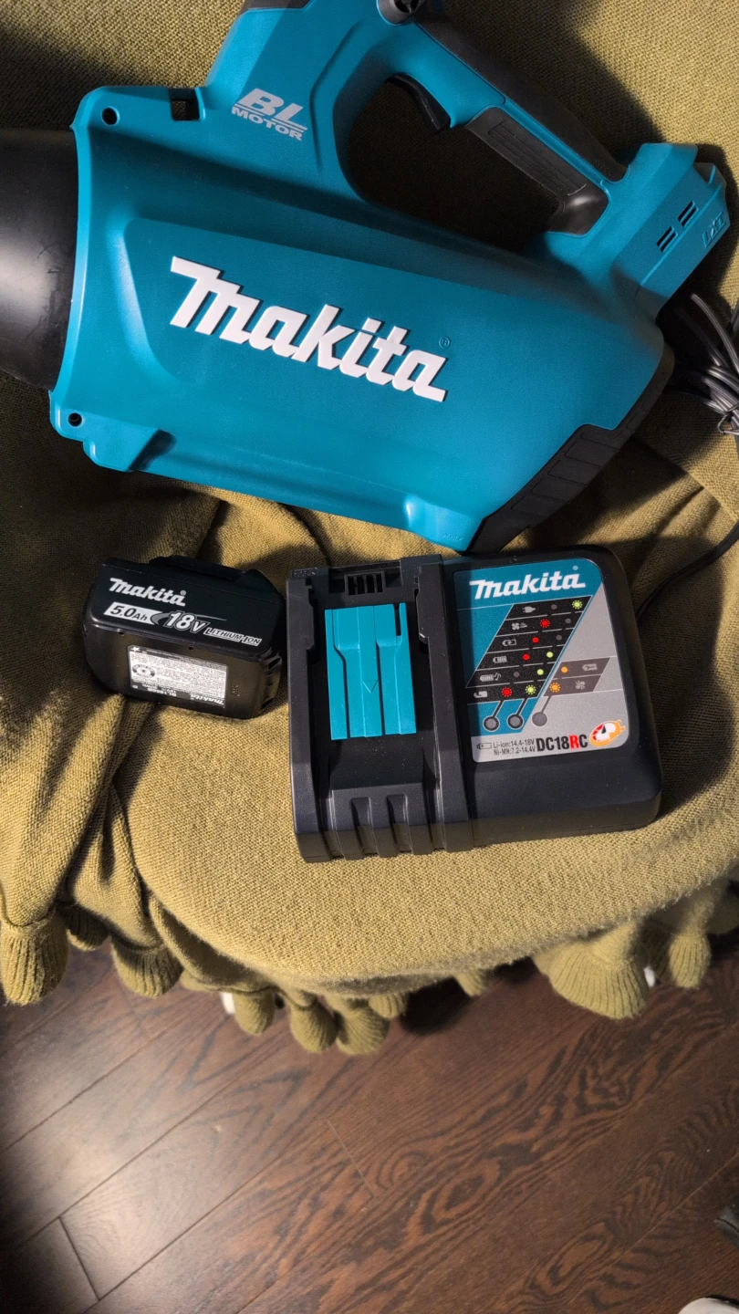 Makita DC18RC Battery Charger & 5.0Ah 18V Battery - photo 2
