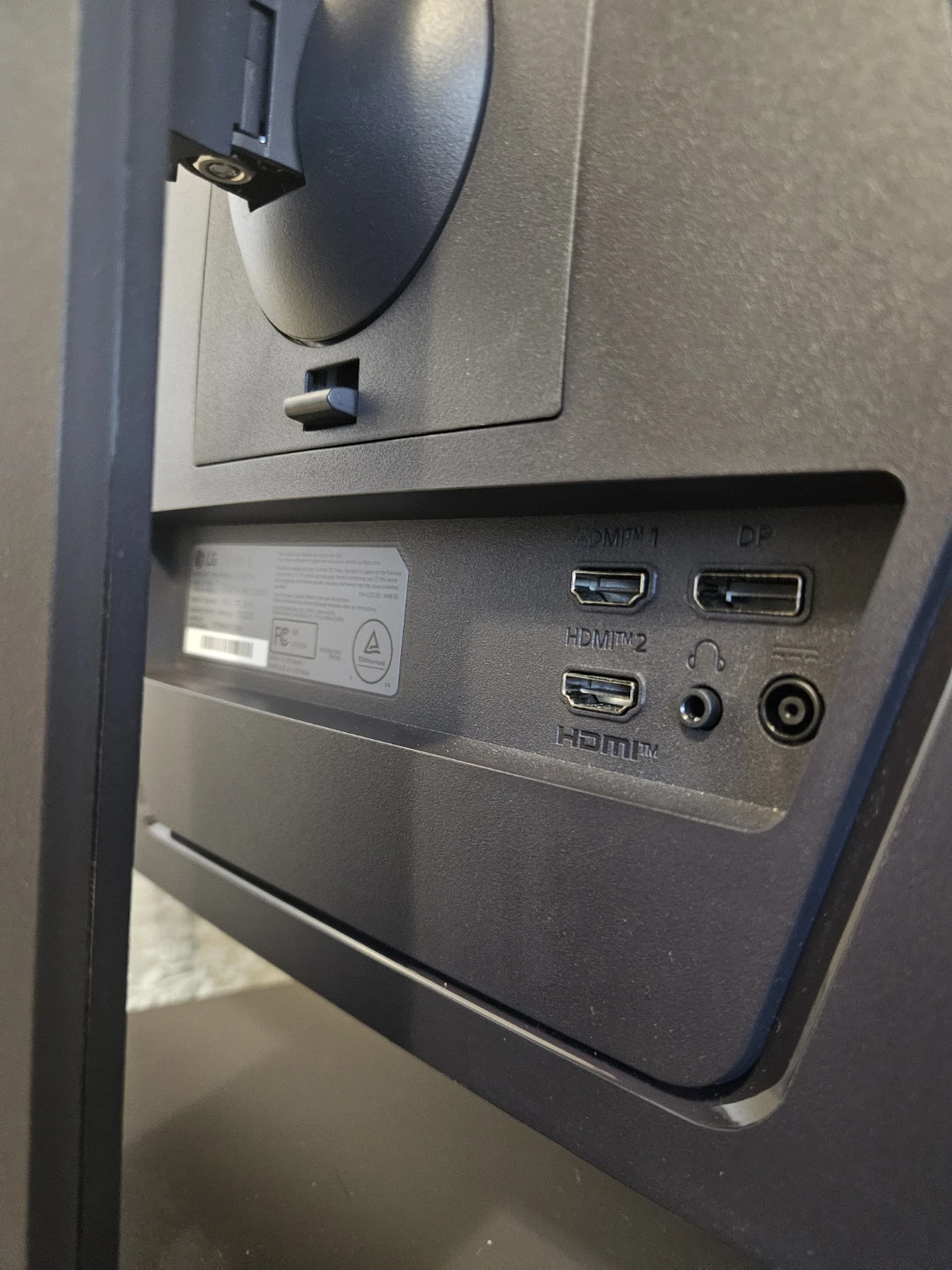 LG UltraGear Gaming Monitor - photo 3