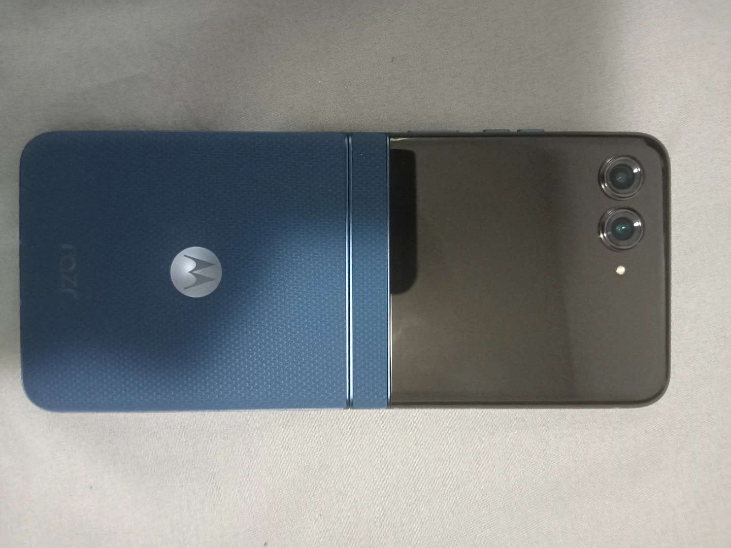 Motorola Razr Flip Phone - photo 3