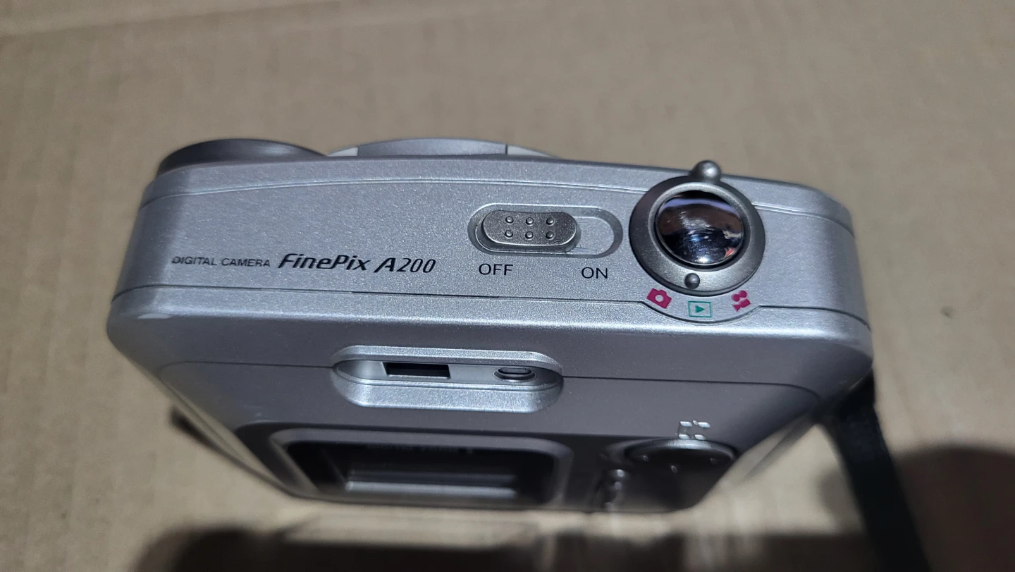 Fujifilm FinePix A200 Digital Camera - photo 4