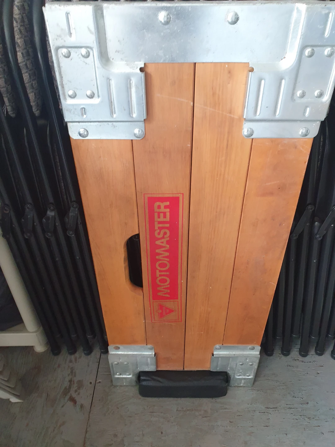 Motomaster  wooden  creeper