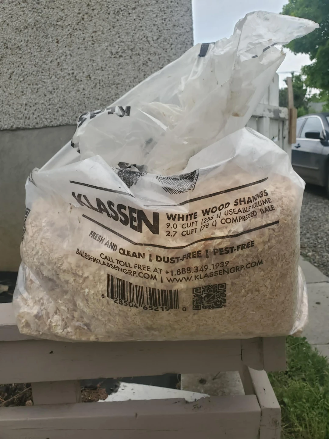 Klassen White Wood Shavings for pets