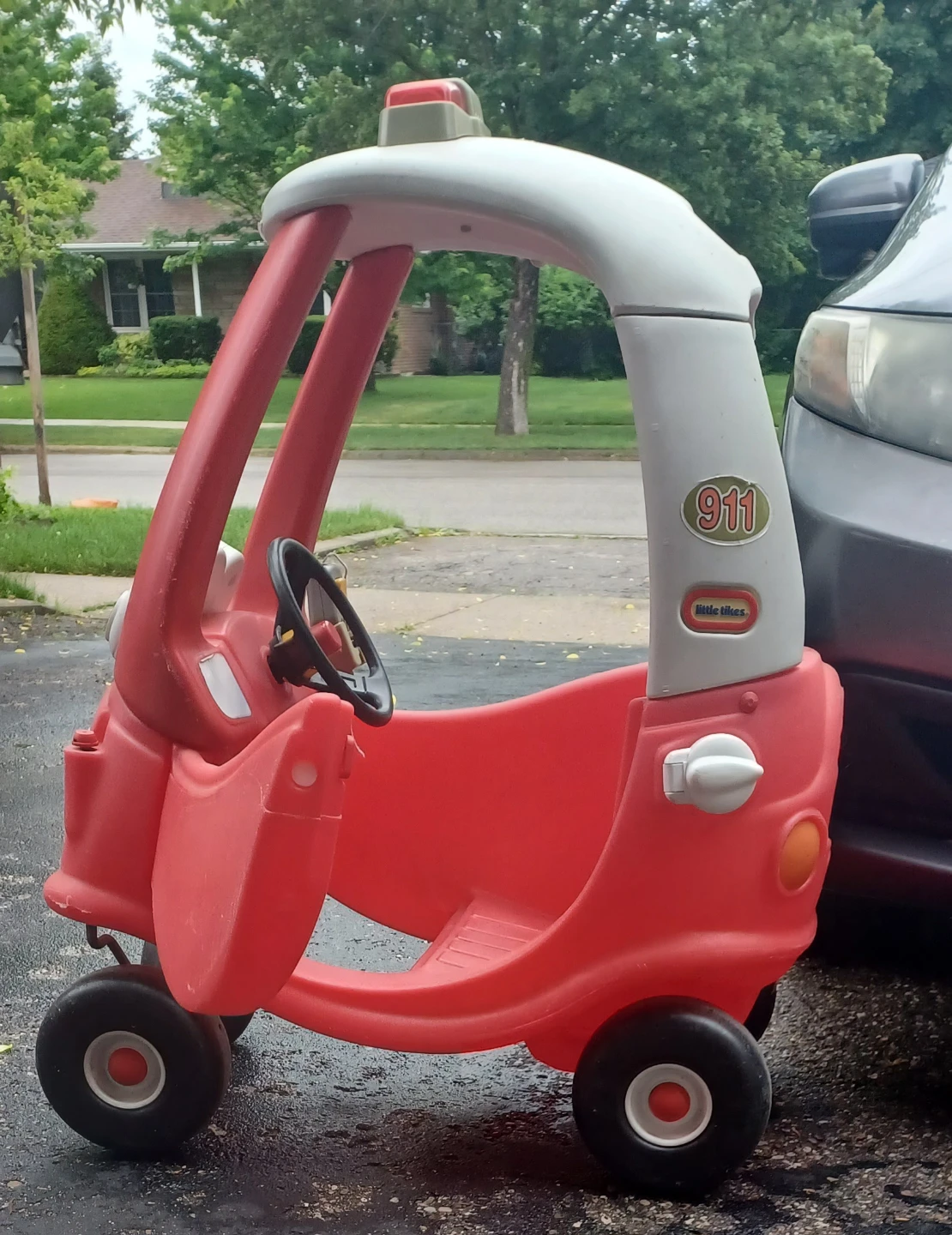 Little Tikes Cozy Coupe - 911 Emergency Vehicle - photo 2