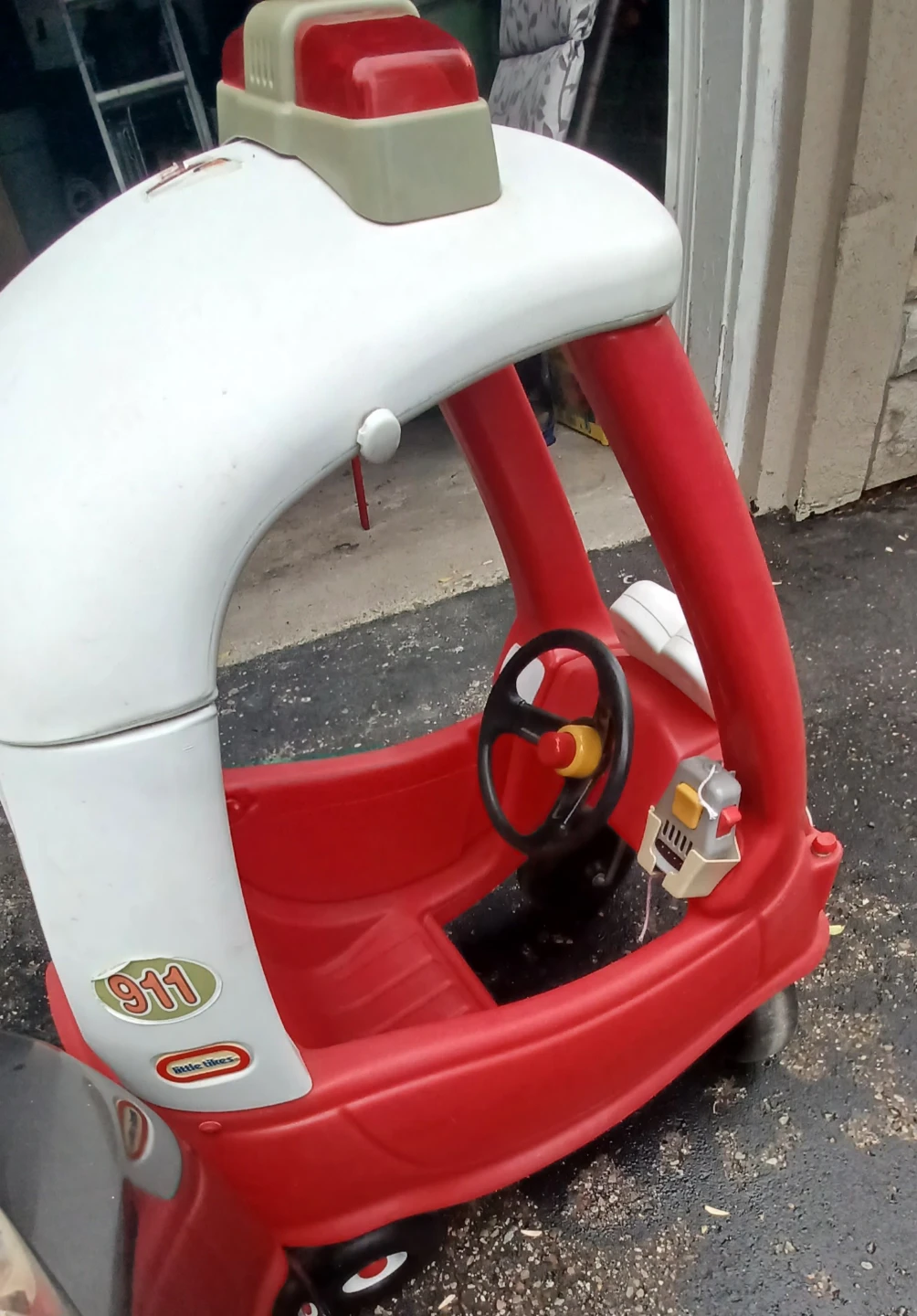 Little Tikes Cozy Coupe - 911 Emergency Vehicle - photo 4
