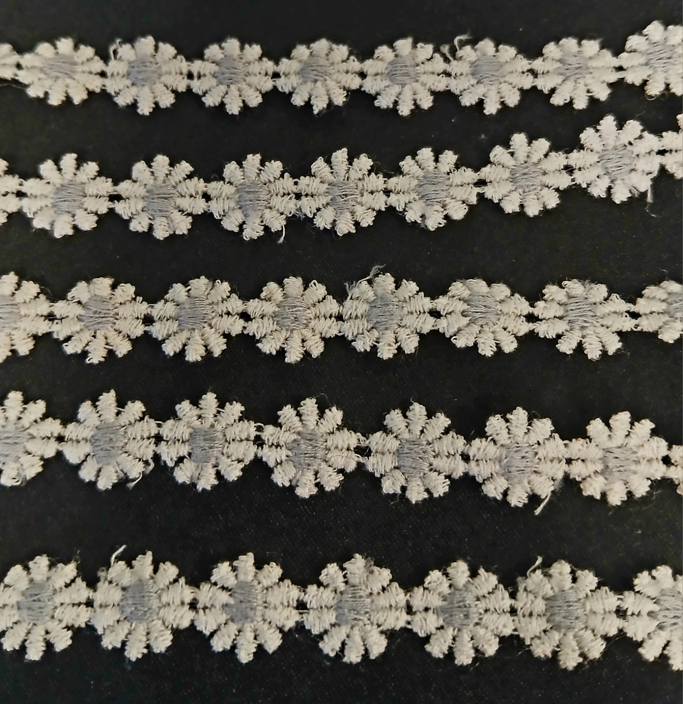 White Daisy Trim Ribbon - 8 feets - photo 2