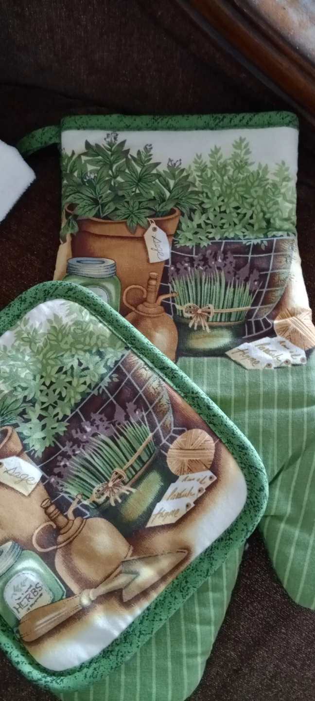 Oven Mitt and Pot Holder Set