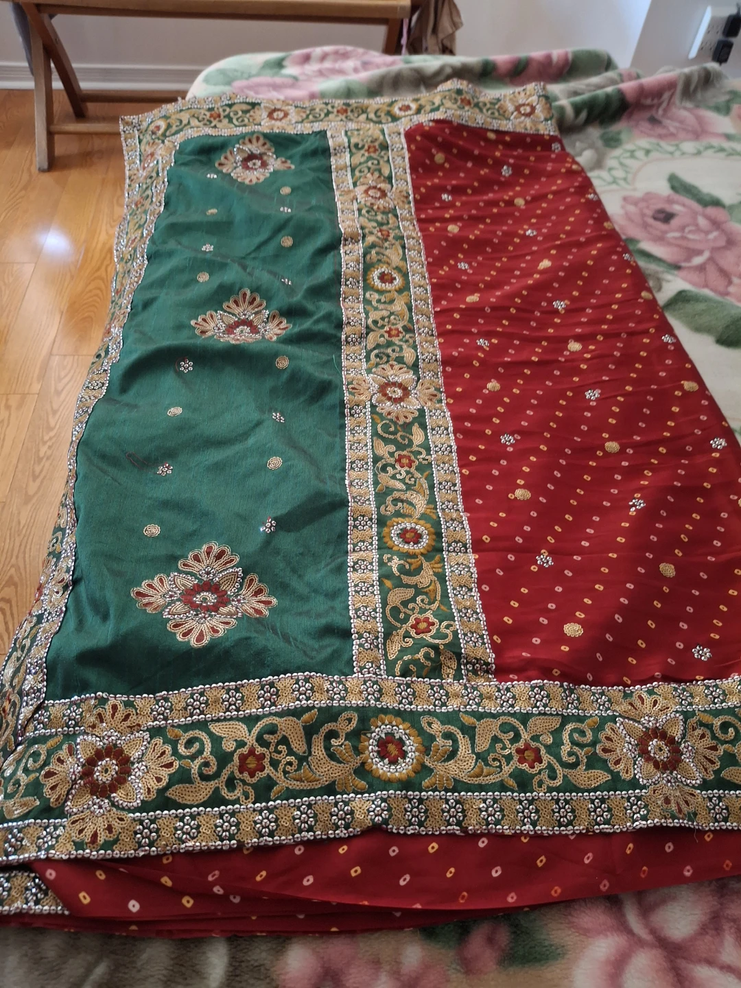 Red and Green Saree with Embellishments - photo 4