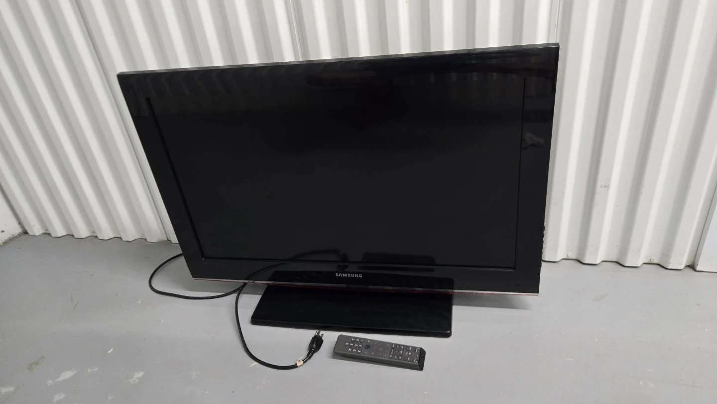 Samsung 32" LN32B540P8D HDTV - photo 2