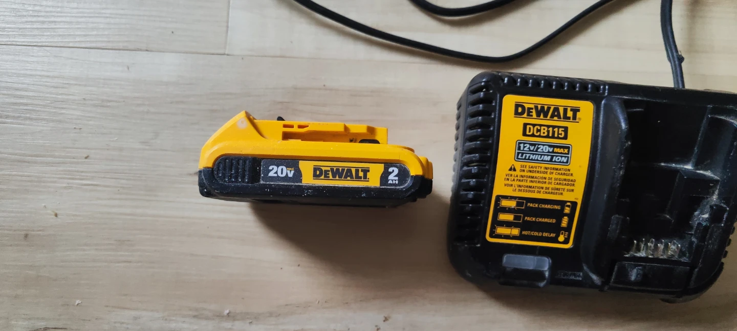DEWALT 20V MAX 2.0Ah Battery + DCB115 Charger – Fully Working - photo 3