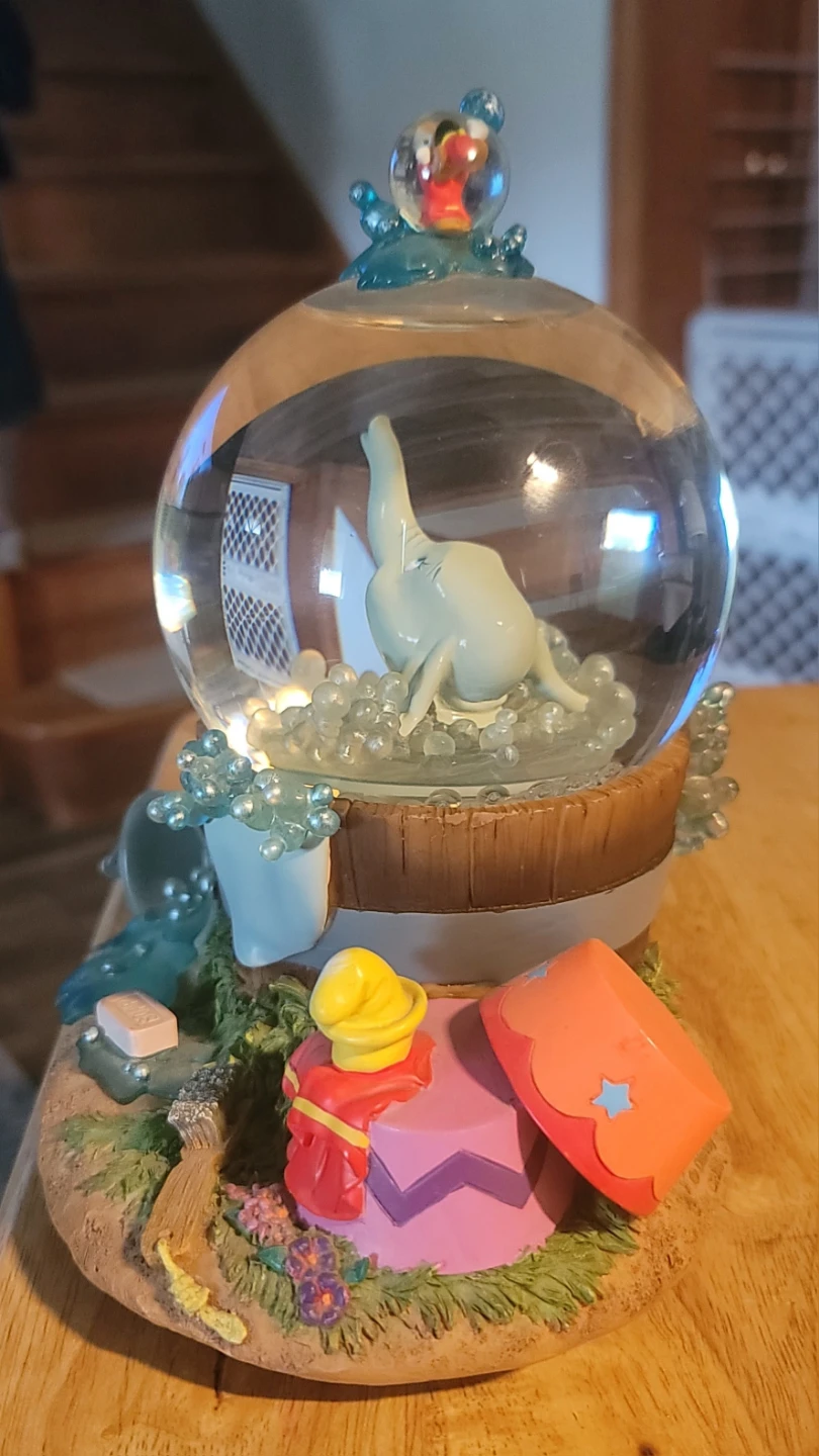 Retired Disney Dumbo Musical Snow Globe – 9" Tall - photo 3