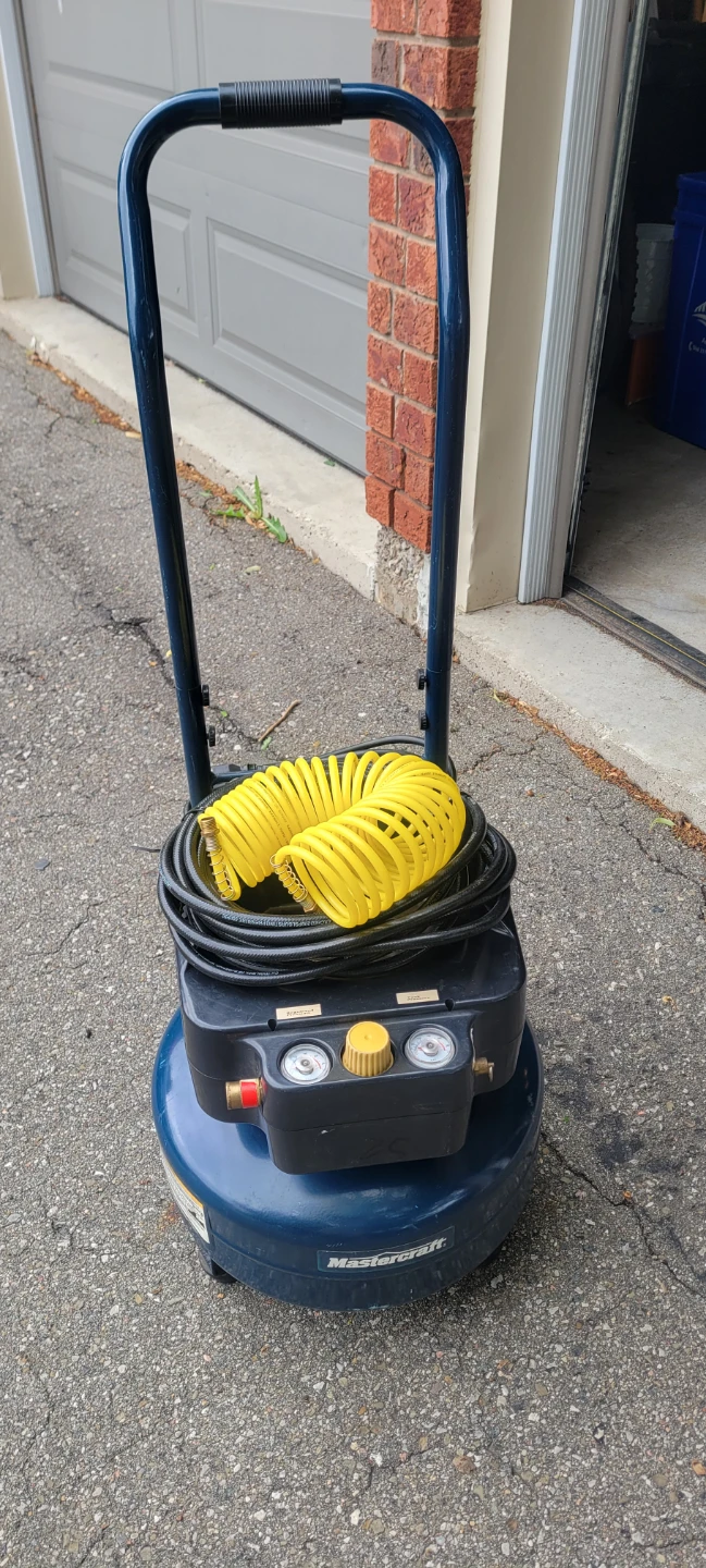 Mastercraft Air Compressor with hose and extension - photo 2
