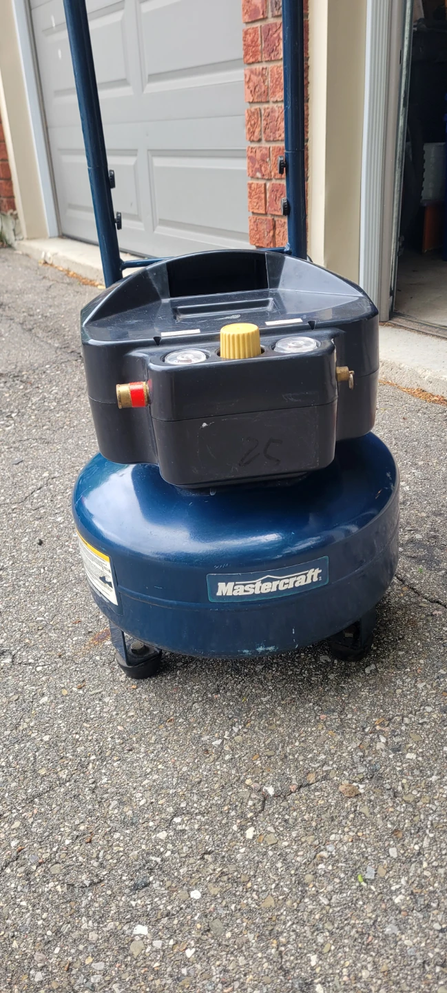 Mastercraft Air Compressor with hose and extension - photo 3