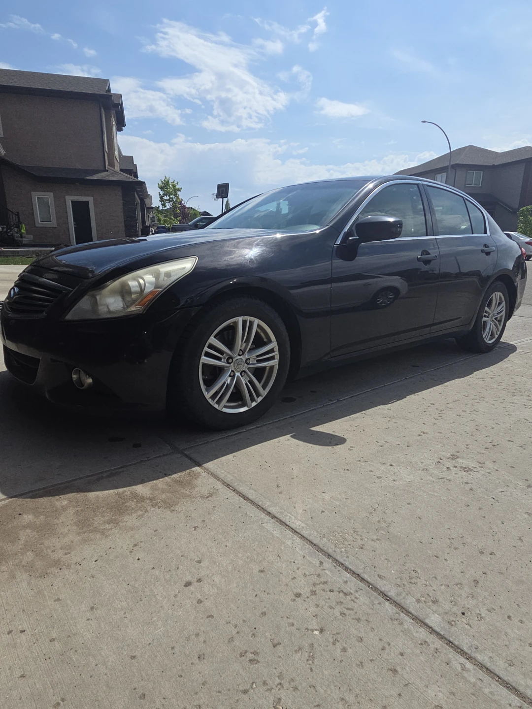 Black INFINITI G37x Sedan