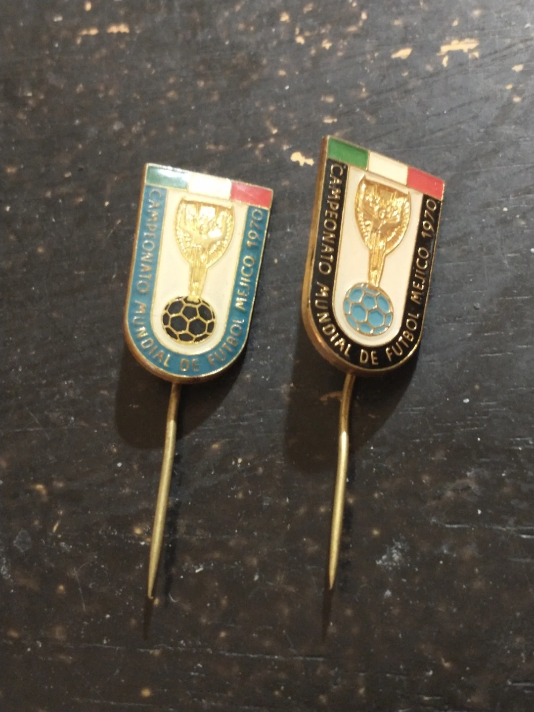Set of 2 1970 Mexico World Cup Football Pins - photo 2