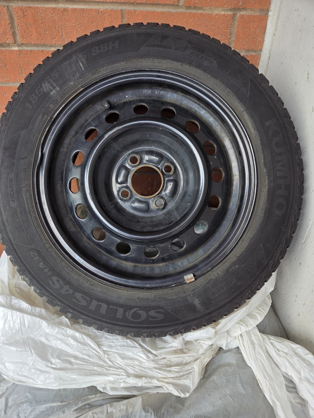 Kumho Solus 185/65 R15 88H Tires ⚽️
