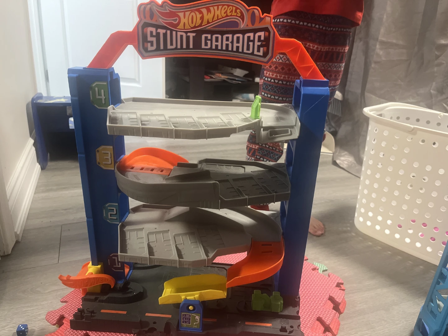 Hot Wheels Stunt Garage Playset - photo 2
