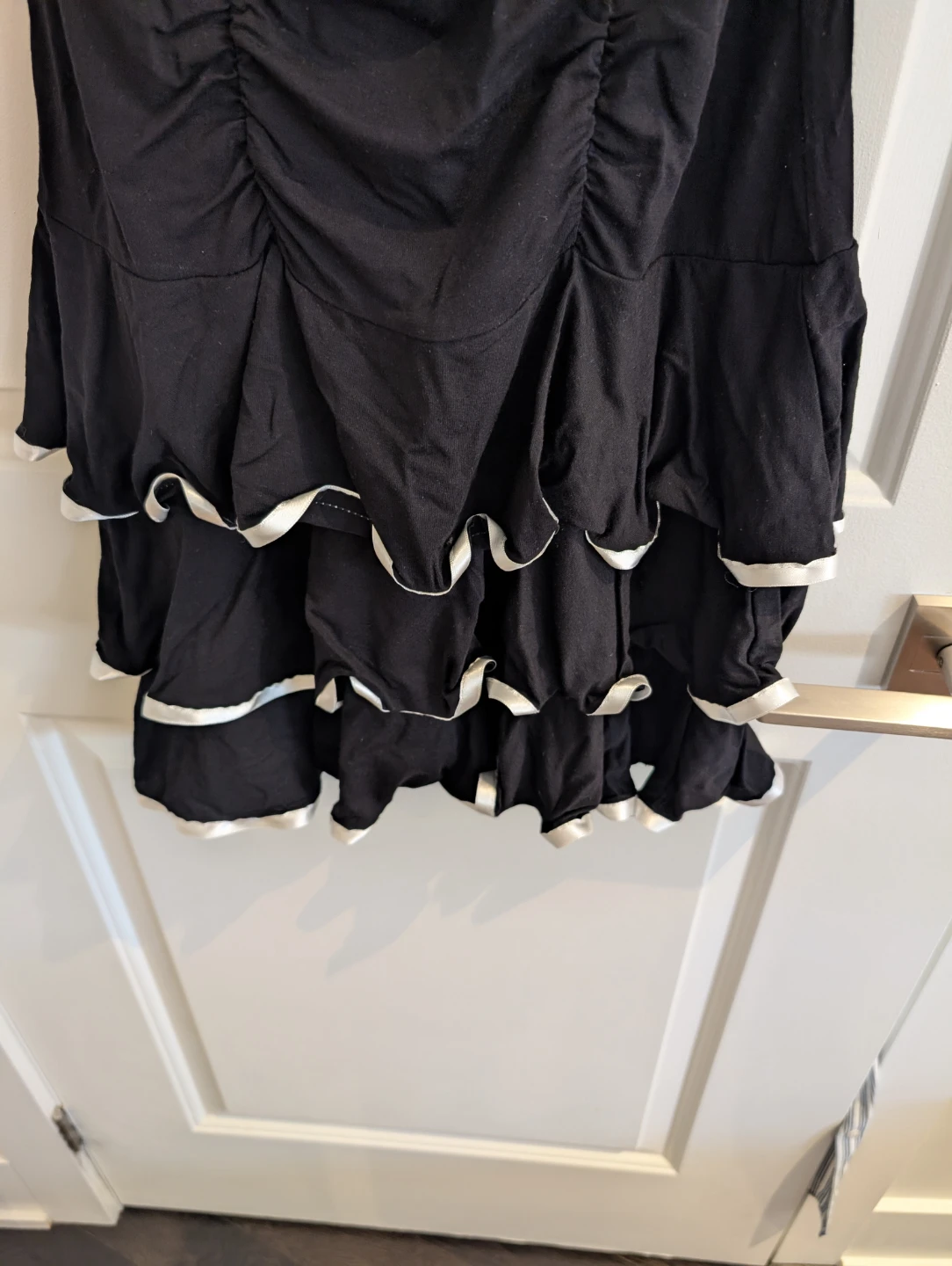 Black ruched mini dress with ruffled hem - photo 2