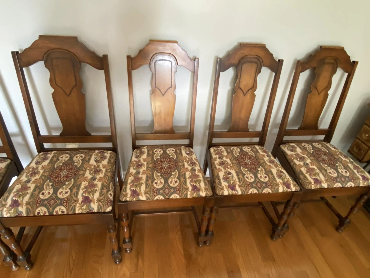 FREE Dining Table and Chairs Set - photo 4