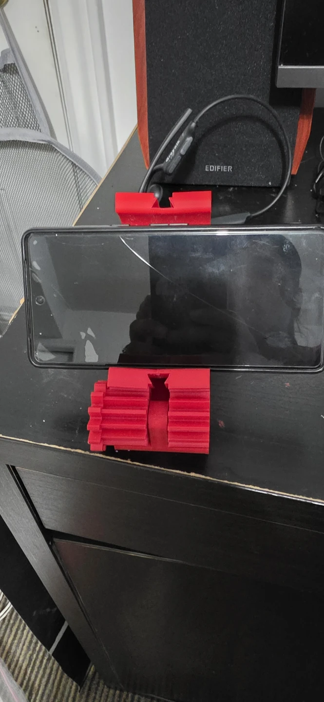Red Gear Phone Stand - photo 3