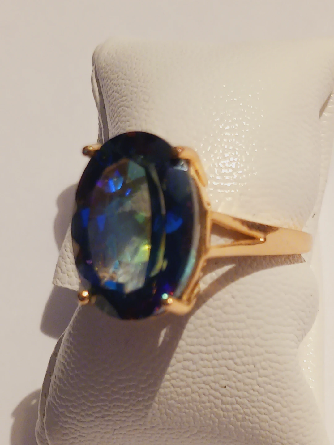 Gorgeos Mystic Topaz Ring in Gold Tone. Size 7. - photo 4