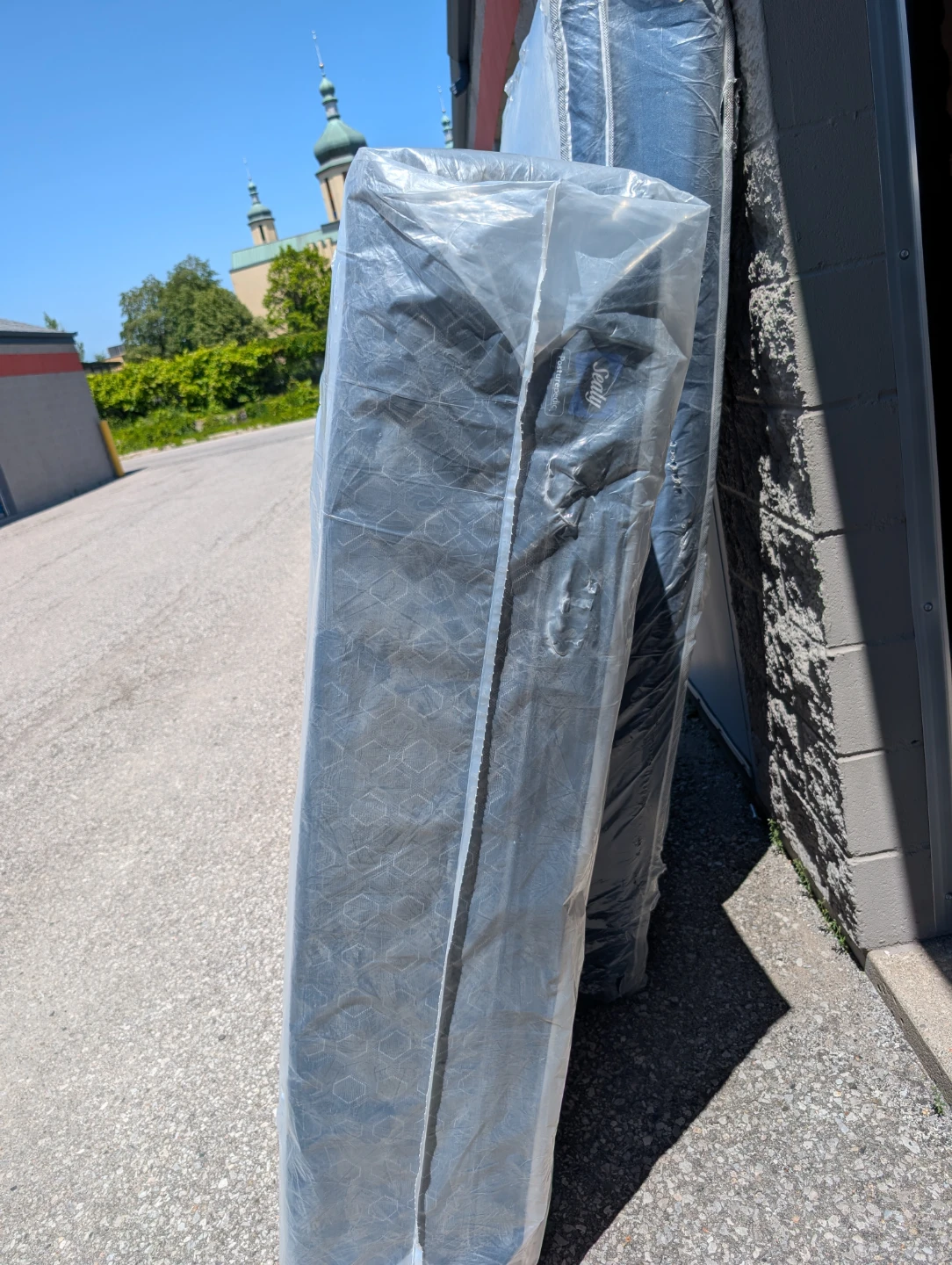 Free delivery Sealy Mattress original  posturepedic