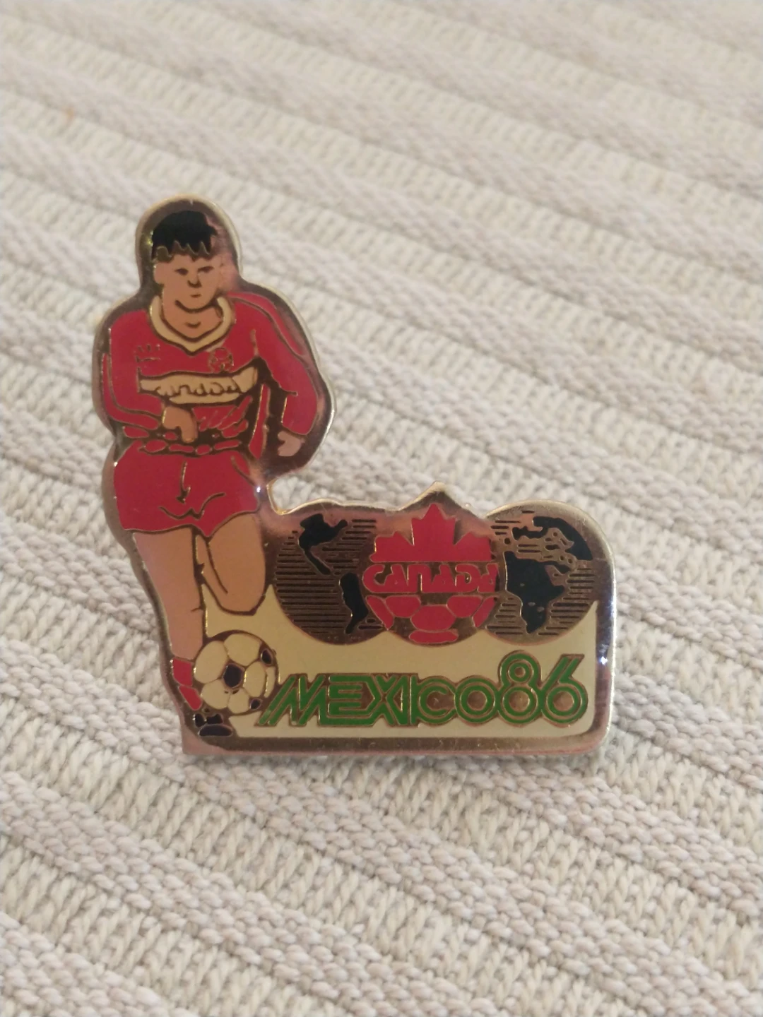 Mexico 86 Canada Soccer Pin - photo 2