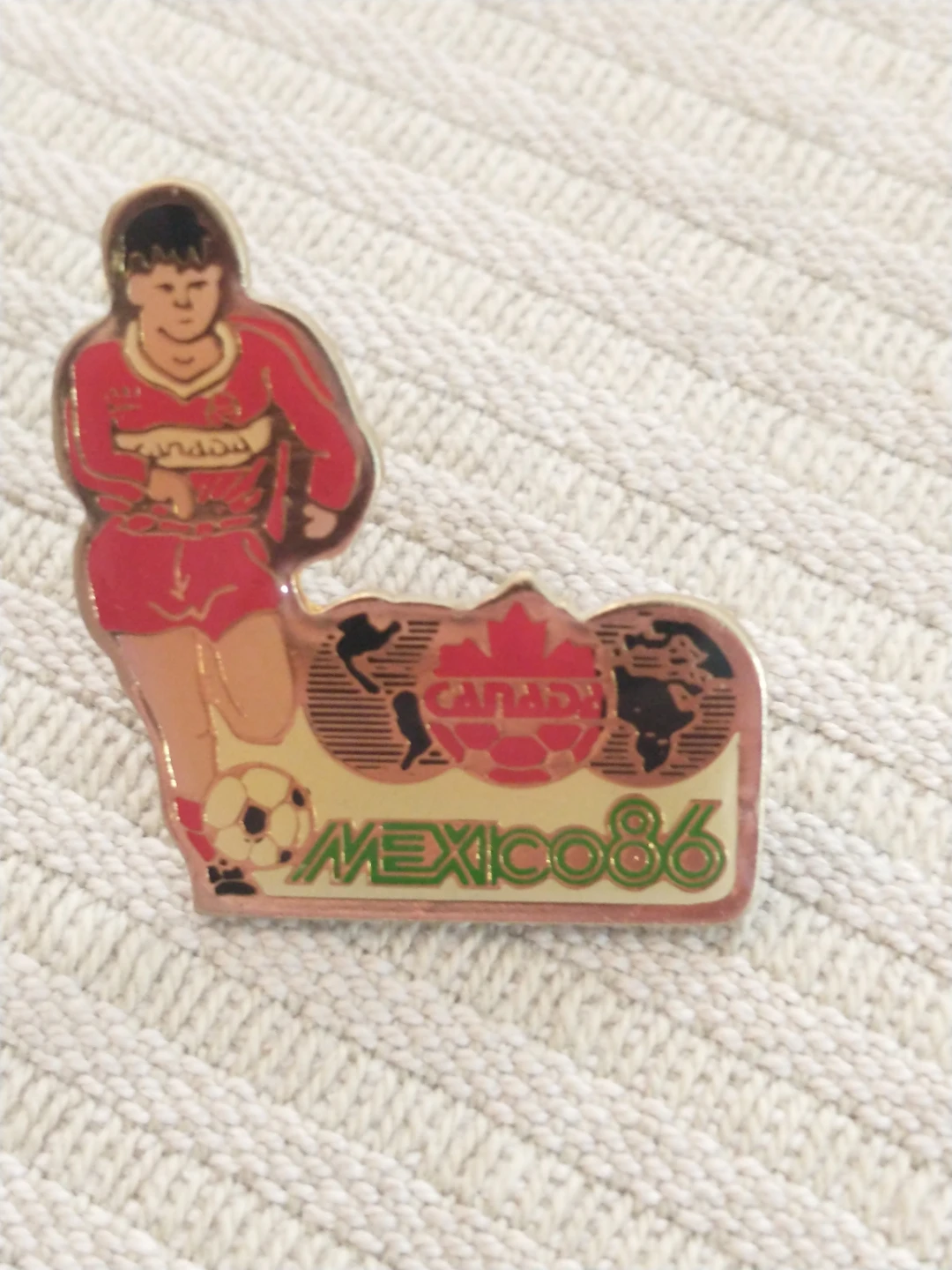Mexico 86 Canada Soccer Pin - photo 3