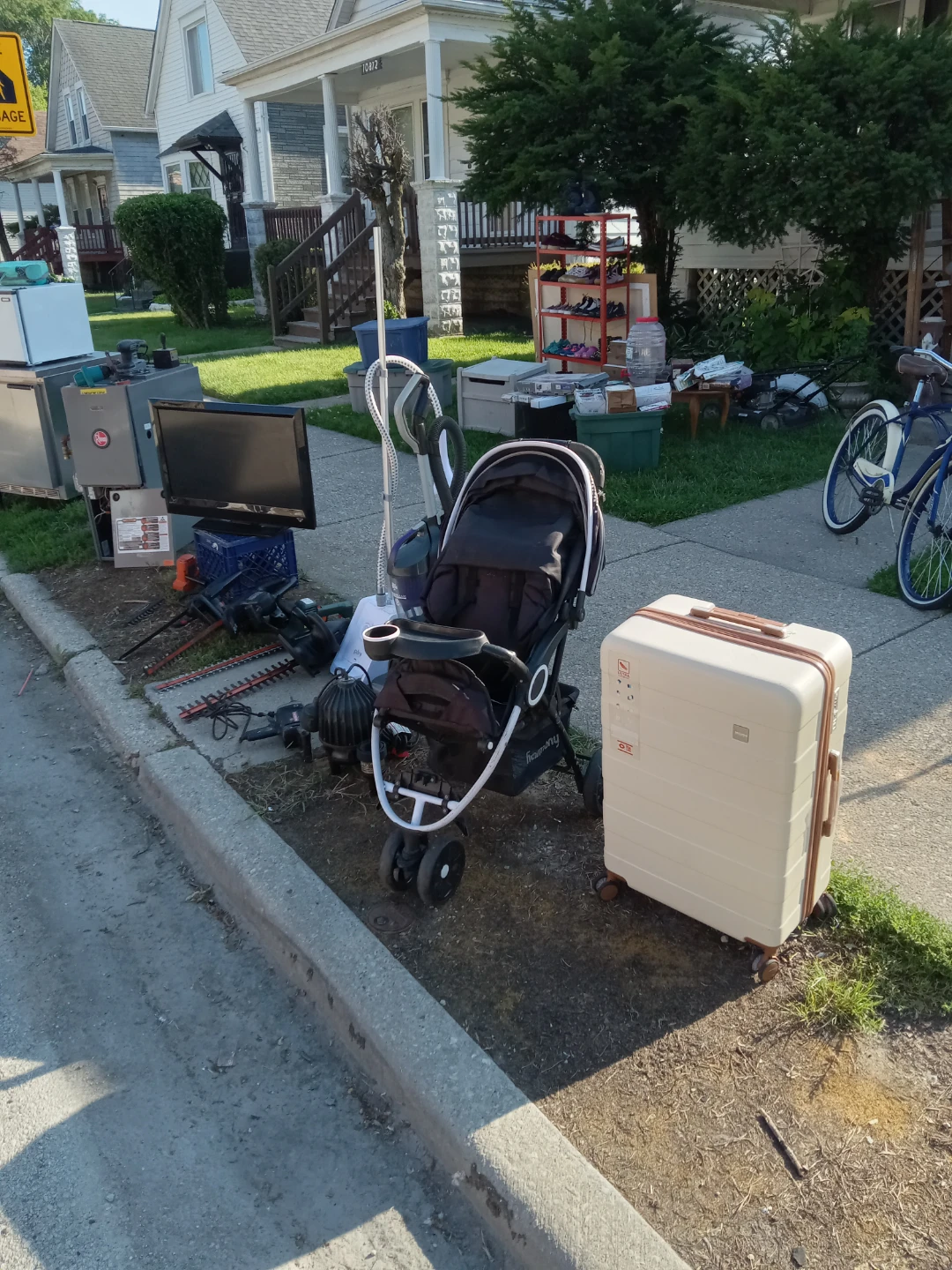 Yard sale - photo 4